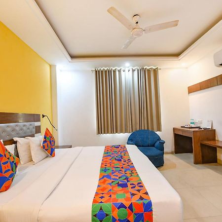 Fabhotel The Kings Plaza New Delhi Exterior photo
