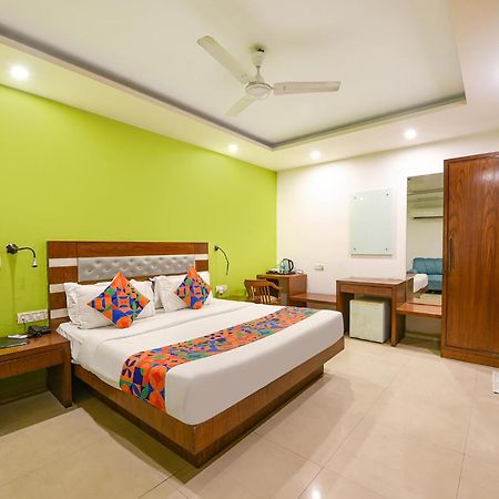 Fabhotel The Kings Plaza New Delhi Exterior photo