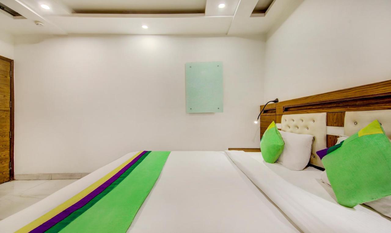 Fabhotel The Kings Plaza New Delhi Exterior photo
