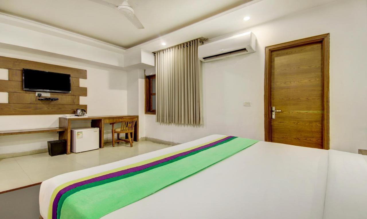 Fabhotel The Kings Plaza New Delhi Exterior photo