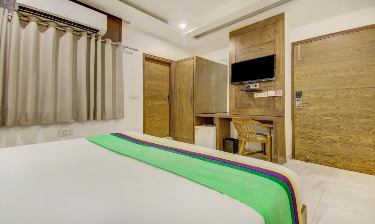 Fabhotel The Kings Plaza New Delhi Exterior photo