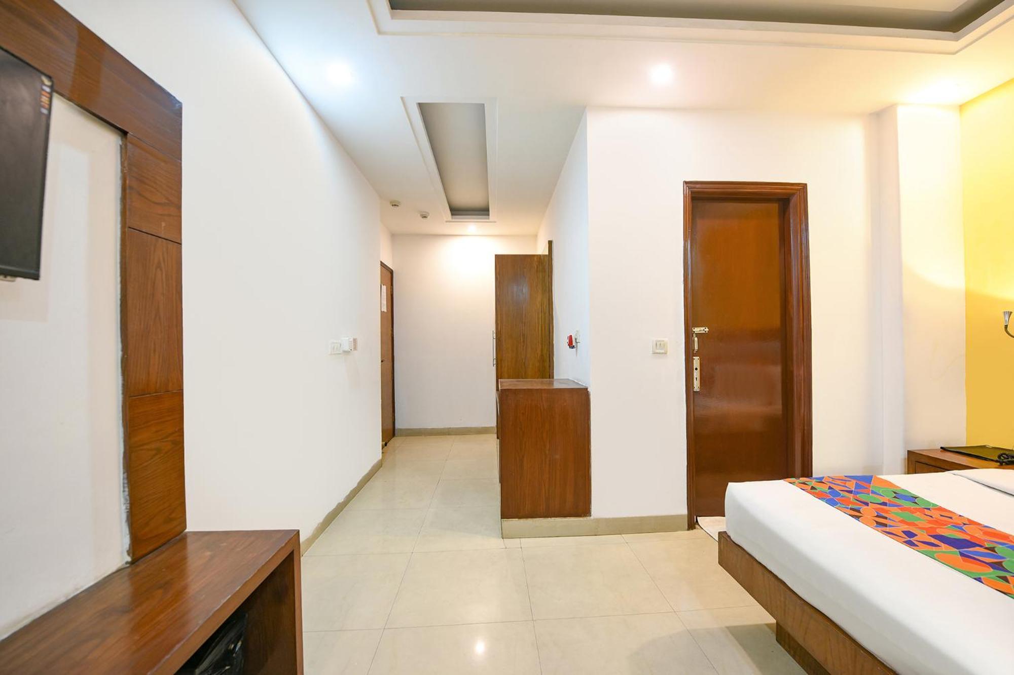 Fabhotel The Kings Plaza New Delhi Exterior photo