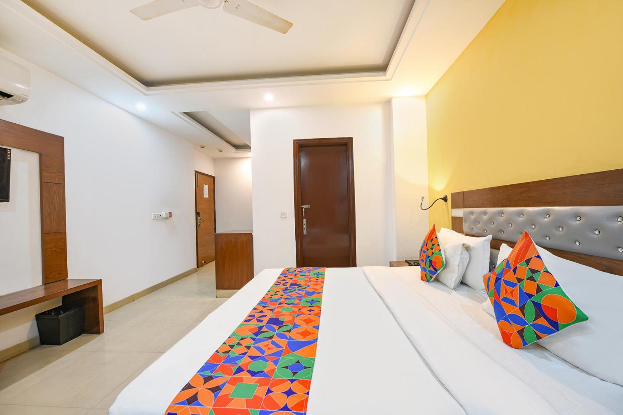 Fabhotel The Kings Plaza New Delhi Exterior photo