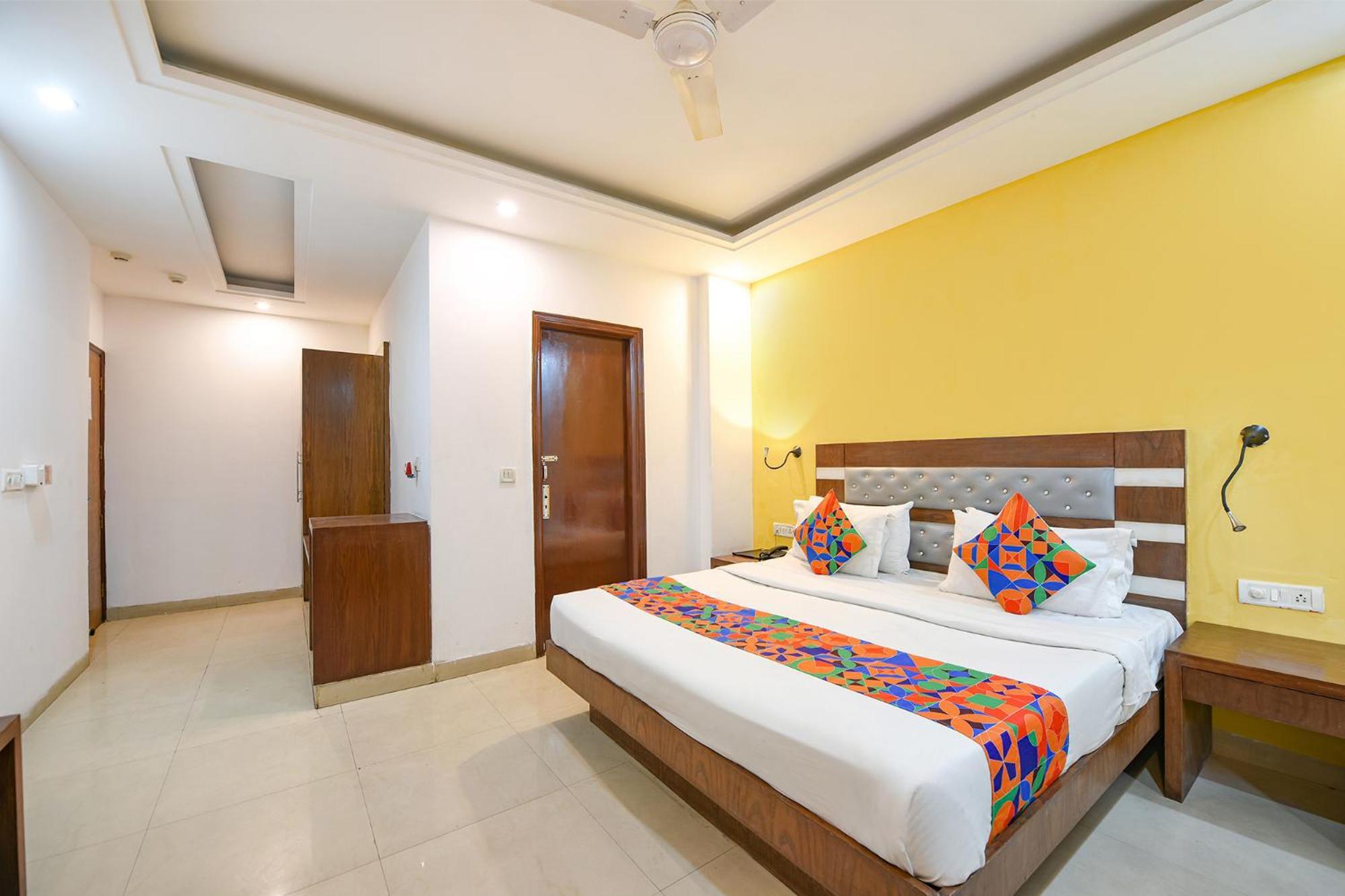 Fabhotel The Kings Plaza New Delhi Exterior photo