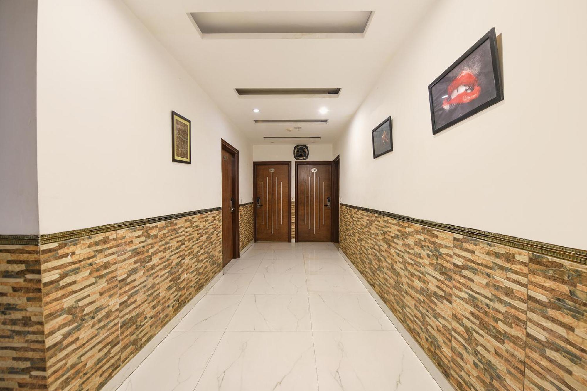 Fabhotel The Kings Plaza New Delhi Exterior photo