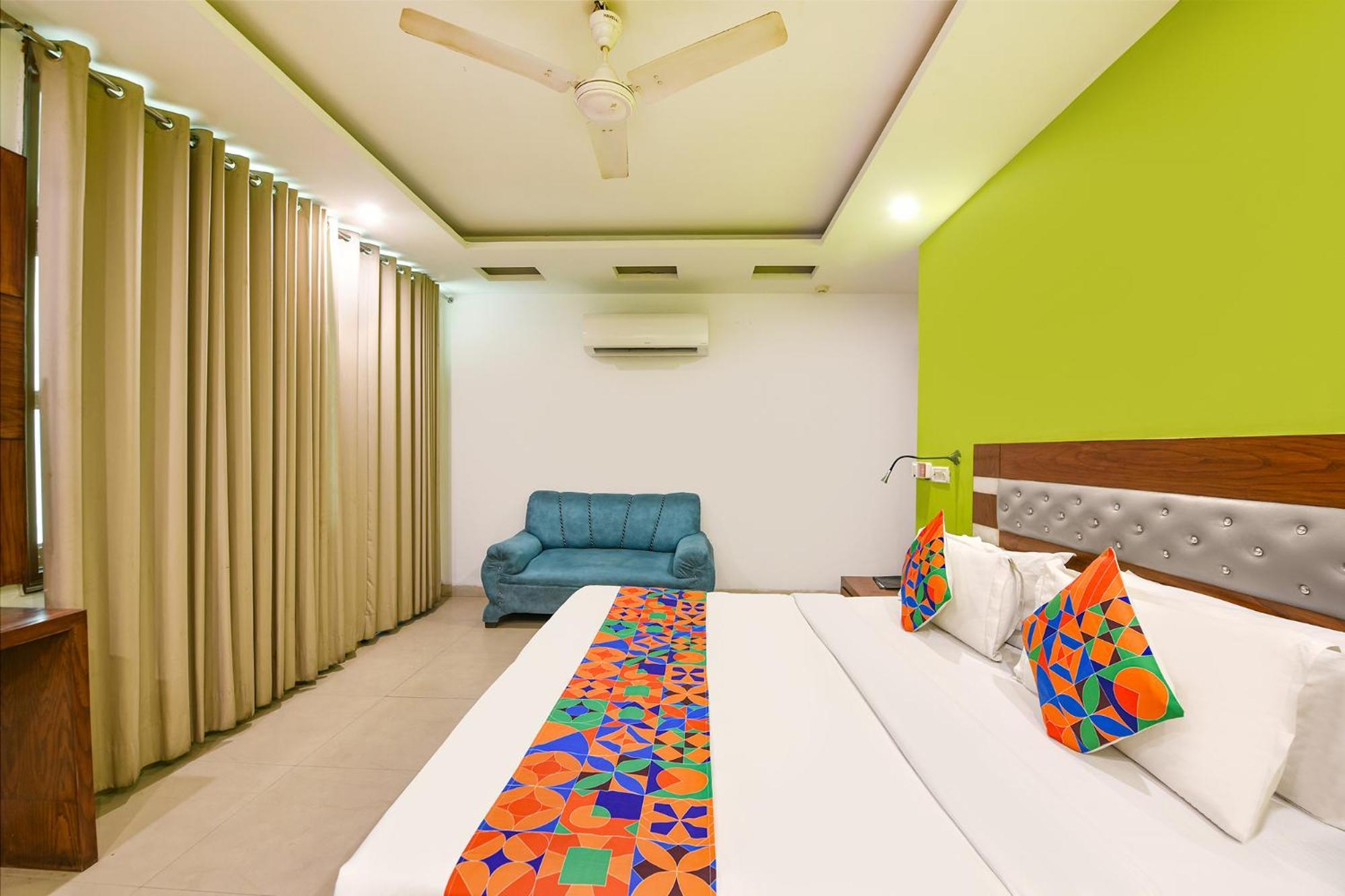 Fabhotel The Kings Plaza New Delhi Exterior photo