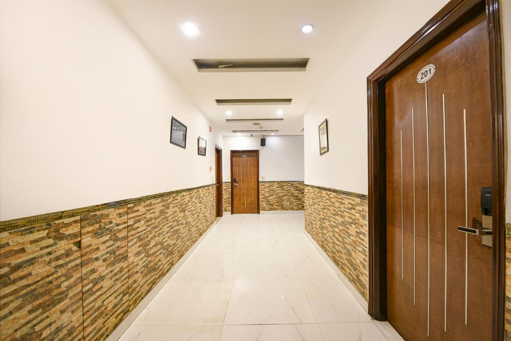 Fabhotel The Kings Plaza New Delhi Exterior photo