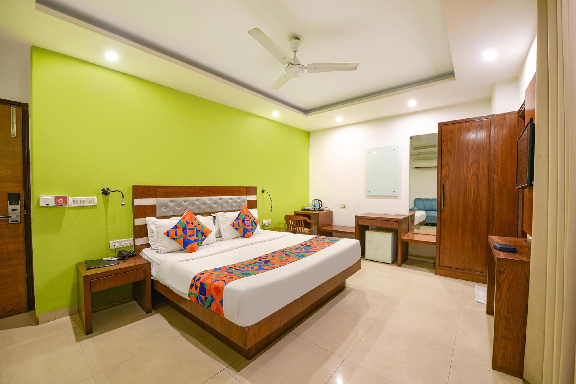 Fabhotel The Kings Plaza New Delhi Exterior photo