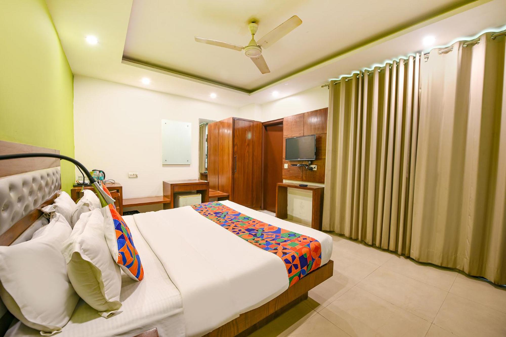 Fabhotel The Kings Plaza New Delhi Exterior photo