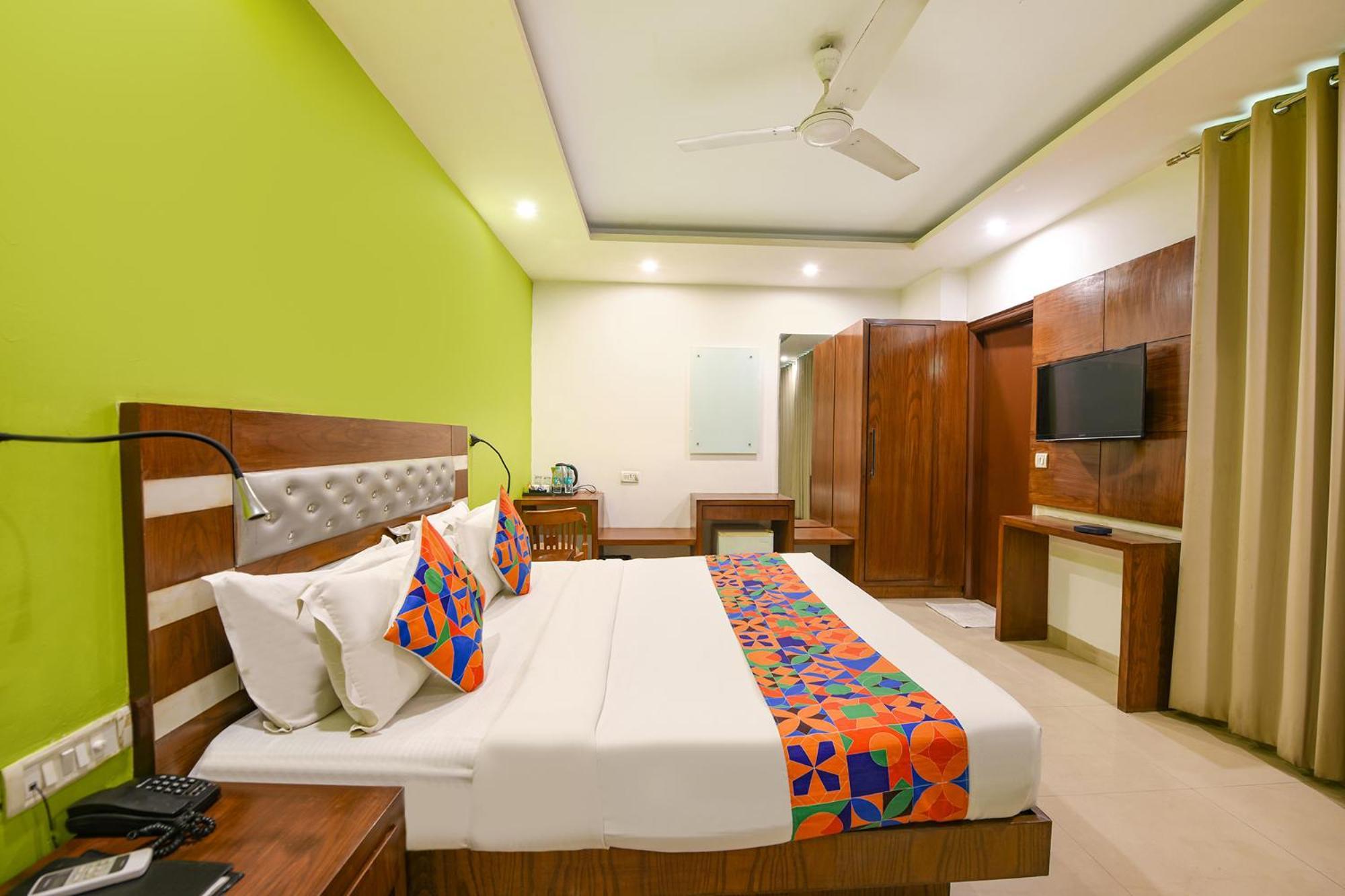 Fabhotel The Kings Plaza New Delhi Exterior photo