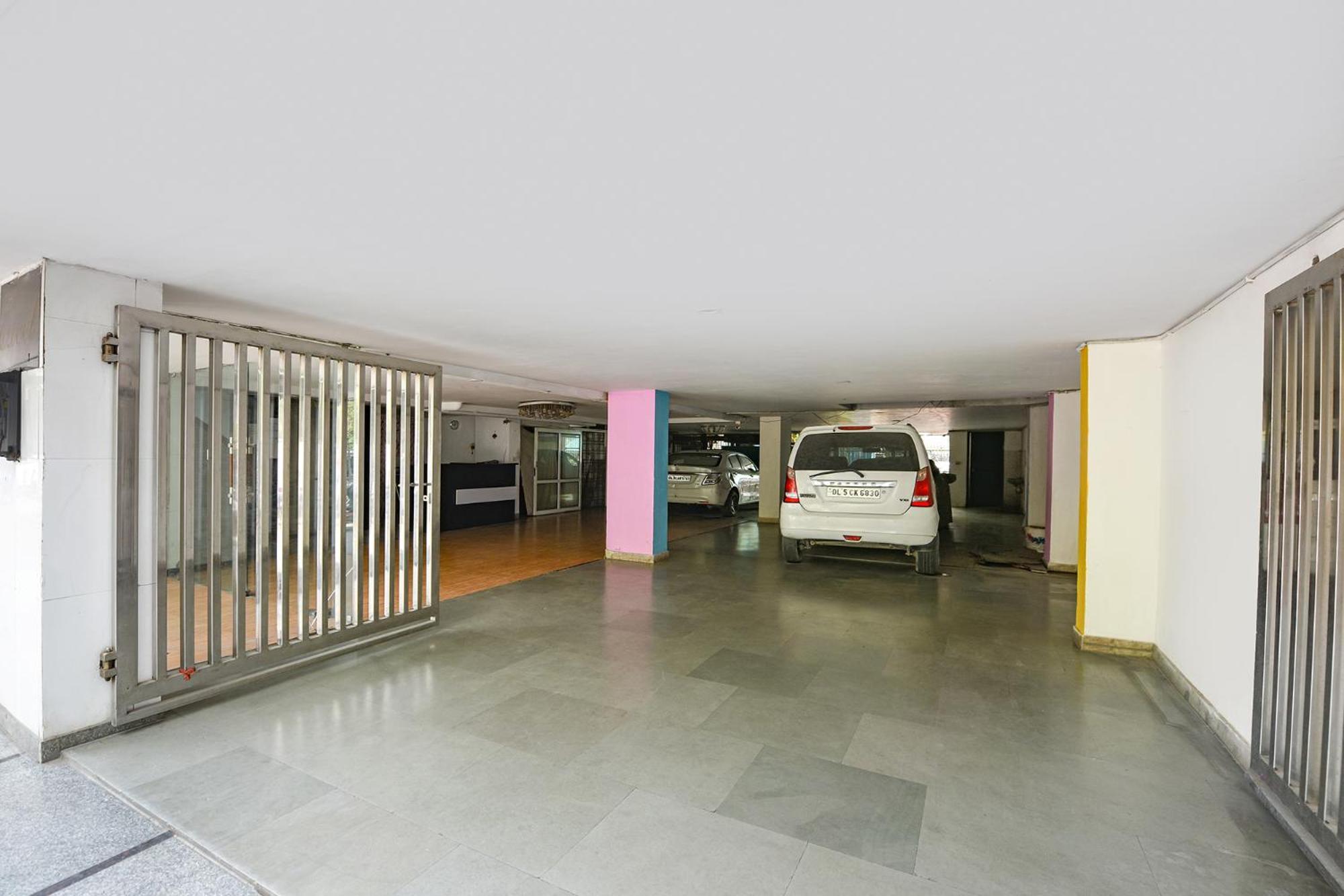 Fabhotel The Kings Plaza New Delhi Exterior photo