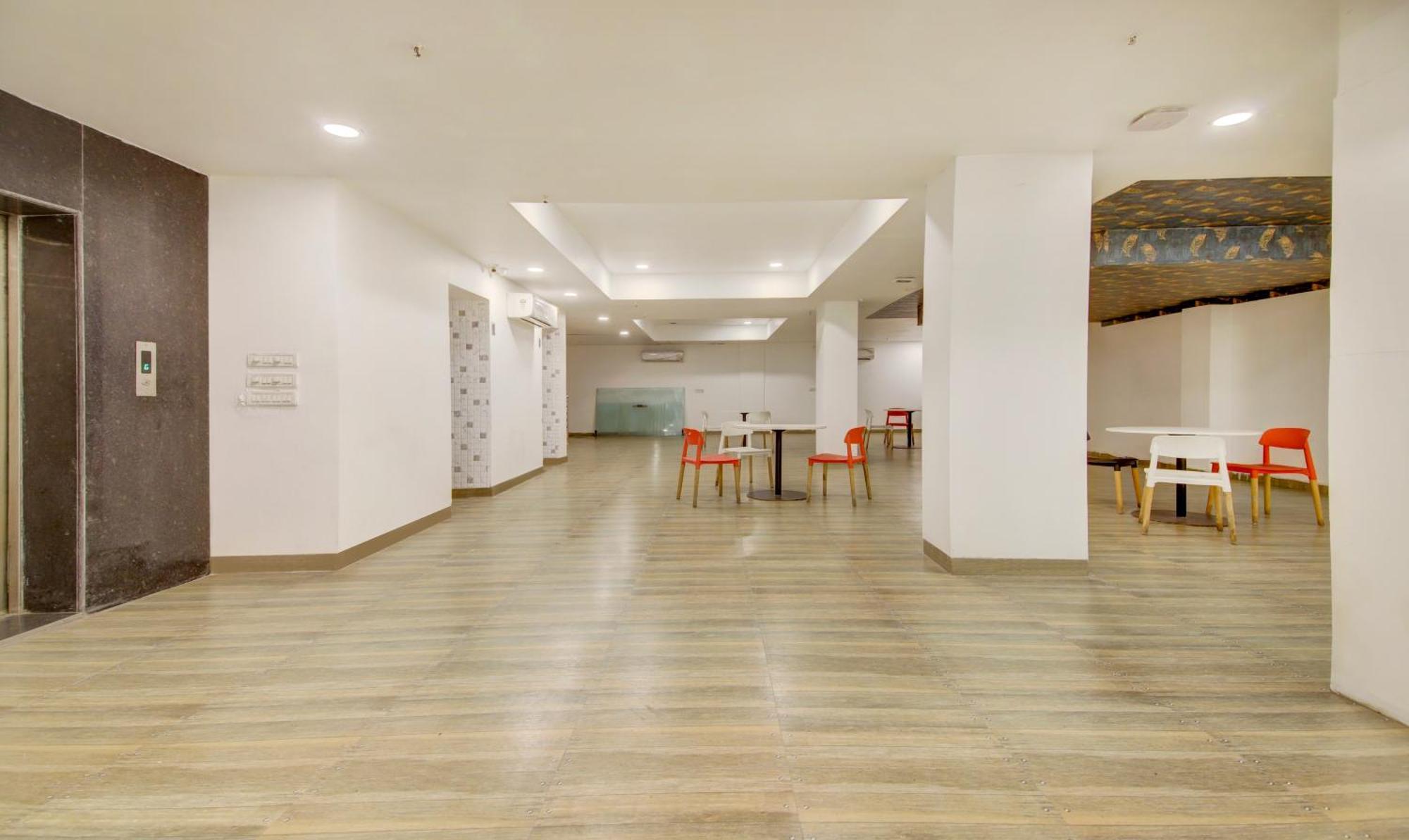 Treebo The Kings Plaza New Delhi Exterior photo