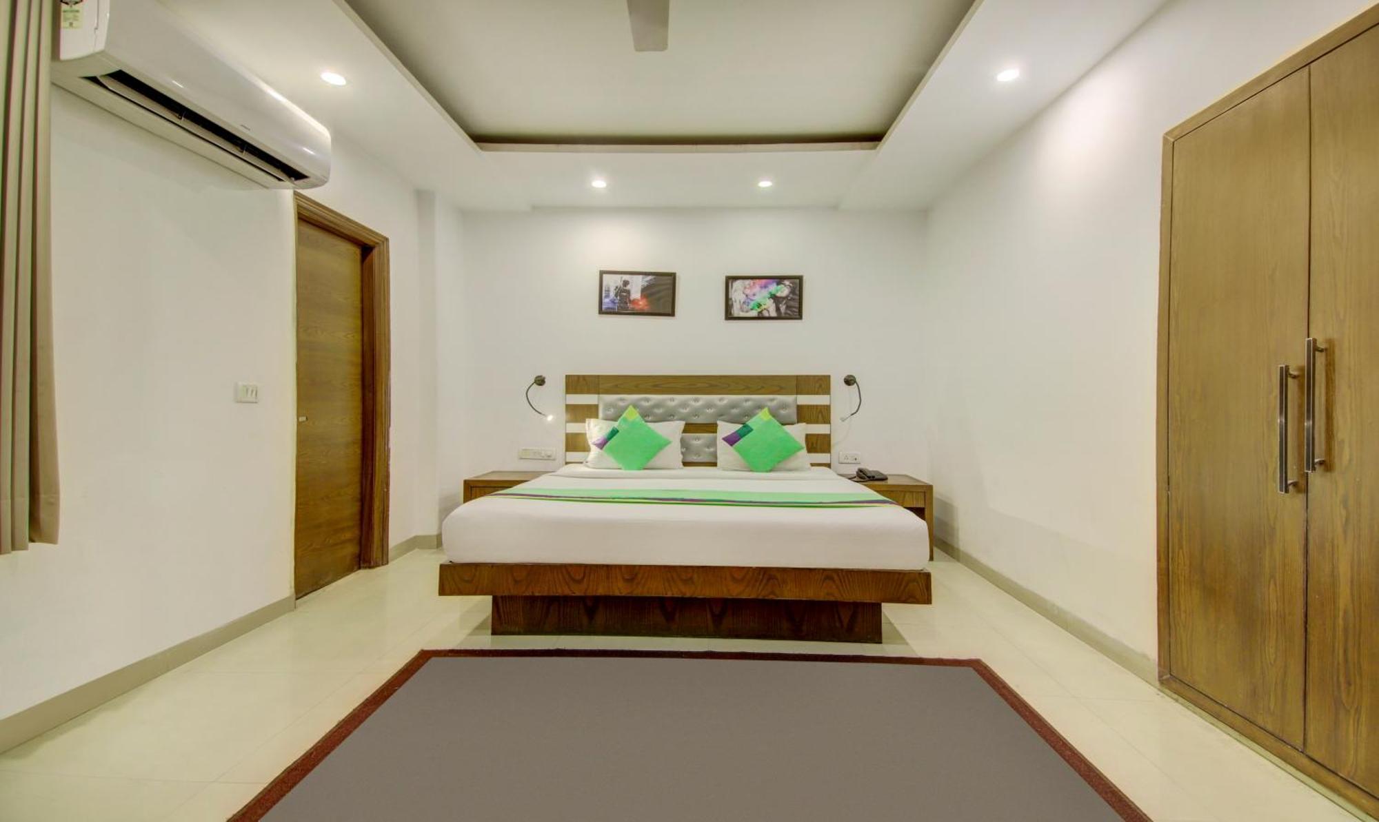 Treebo The Kings Plaza New Delhi Exterior photo