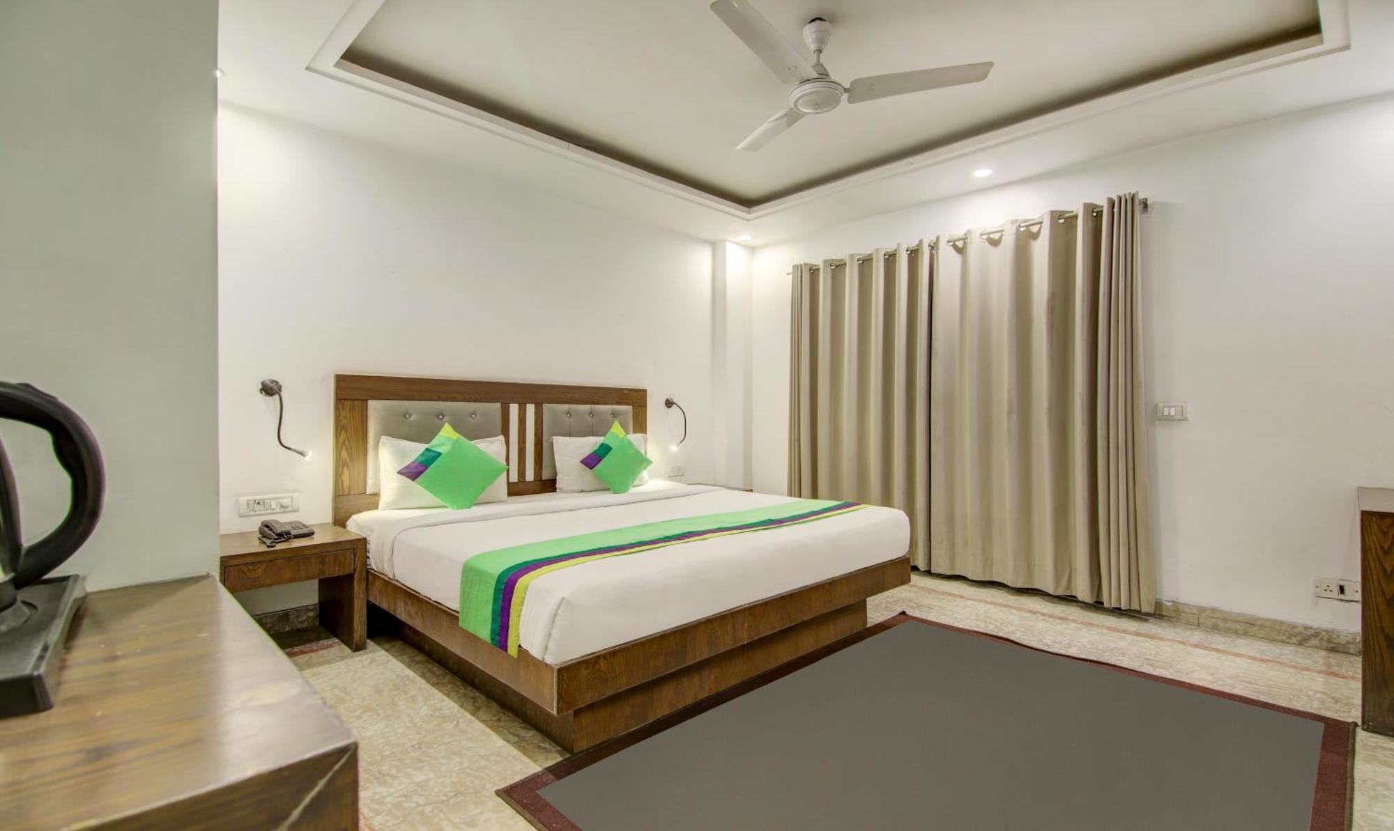 Treebo The Kings Plaza New Delhi Exterior photo